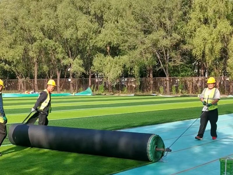 Artificial turf is increasingly being used in the paving of football fields due to its excellent durability, stability and ease of maintenance. So, what exactly are the steps involved in the construction of artificial turf on a football field?